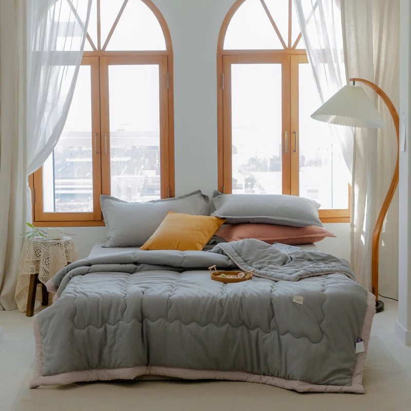 2025 new polyester cotton quilted summer quilt skin-friendly washable light luxury style solid color lightweight